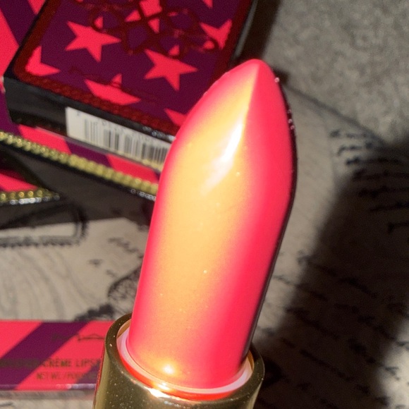 MAC Cosmetics Vibrant Pink Lipstick - Picture 6 of 7